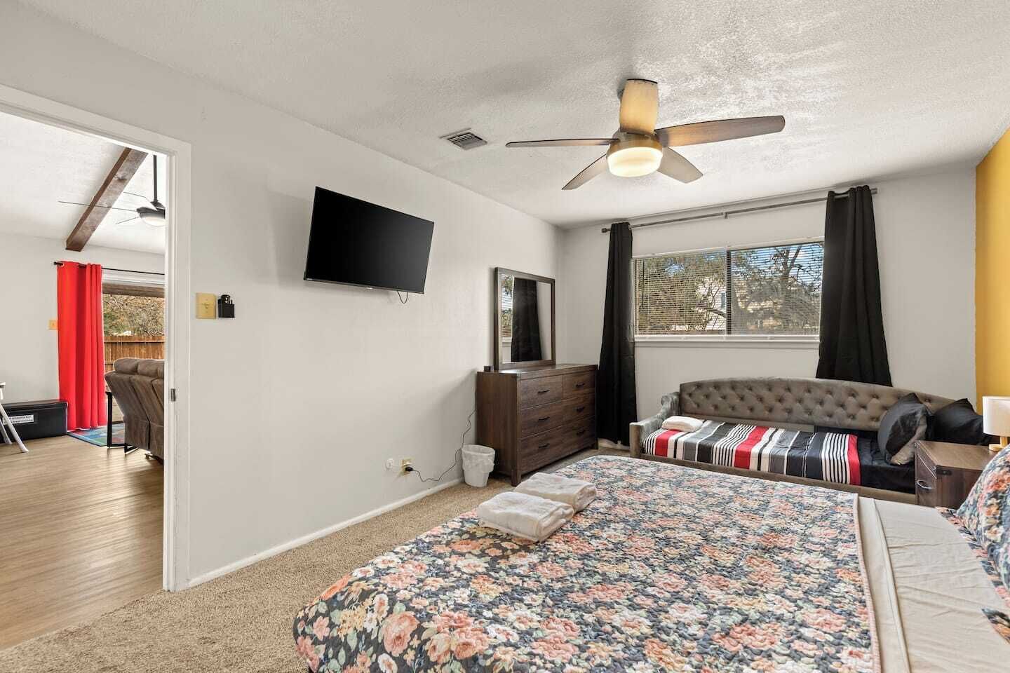 1 chambre, fer et planche à repasser, lit parapluie, Wi-Fi gratuit