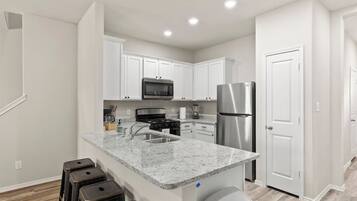 Coffee/tea maker, fridge, microwave, oven