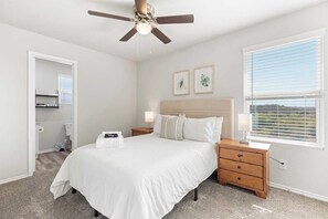 8 bedrooms, iron/ironing board, travel cot, free WiFi - HUGE Family Duplex 6Br+5Ba Near Sea World Lackland (San Antonio)