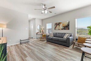 TV, offices - HUGE Family Duplex 6Br+5Ba Near Sea World Lackland (San Antonio)