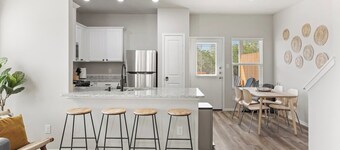 HUGE Family Duplex 6Br+5Ba Near Sea World Lackland