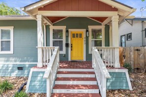 Exterior detail - Broadway Escape minutes from Downtown & The Pearl (San Antonio)