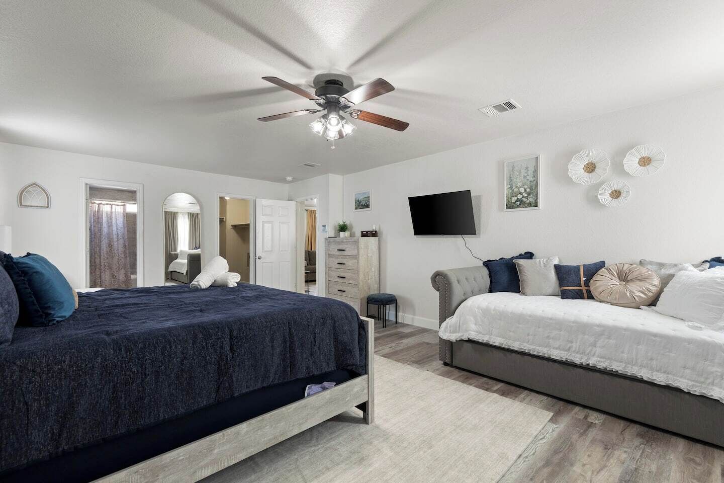 1 chambre, fer et planche à repasser, Wi-Fi gratuit, draps fournis