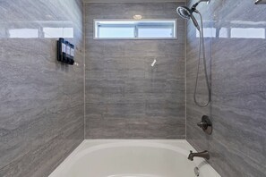 Hair dryer - Chic Modern Farmhouse-Sleeps 12- Near Randolph AFB (San Antonio)