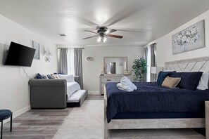 1 chambre, fer et planche à repasser, Wi-Fi gratuit, draps fournis