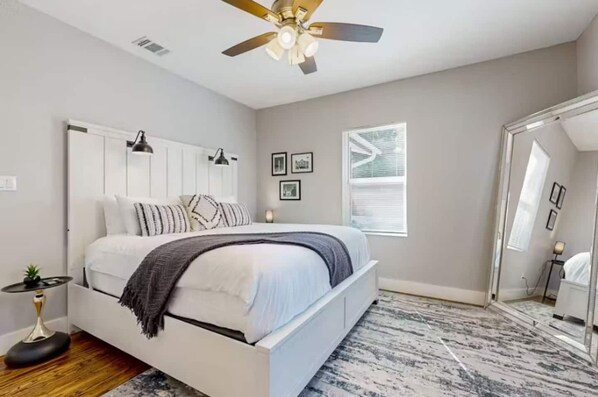 4 bedrooms, iron/ironing board, free WiFi, bed sheets