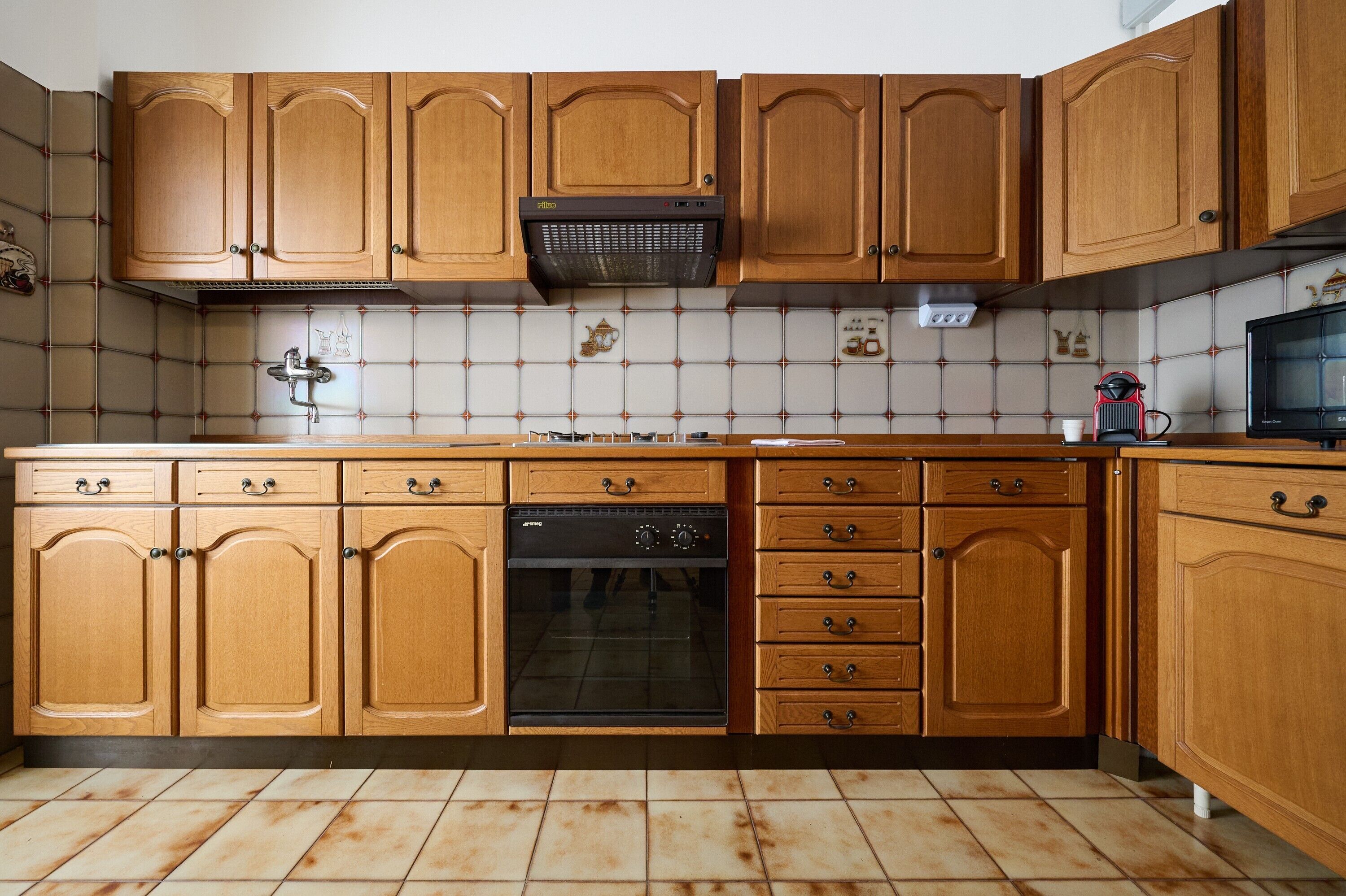 Frigorifero, microonde, forno, piano cottura