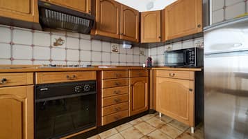 KĂŒhlschrank, Mikrowelle, Ofen, Herdplatte