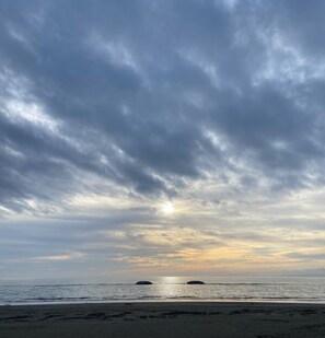 Una spiaggia nelle vicinanze