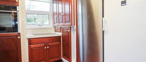 Cookware/dishes/utensils