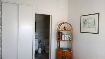 Tabla de planchar con plancha y wifi