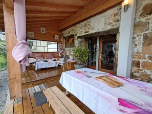 Terrace/patio - Le gite loustaou d'élisa swimming pool jacuzzi billiards babyfoot party evjf evjg wedding (Lestelle-Bétharram)