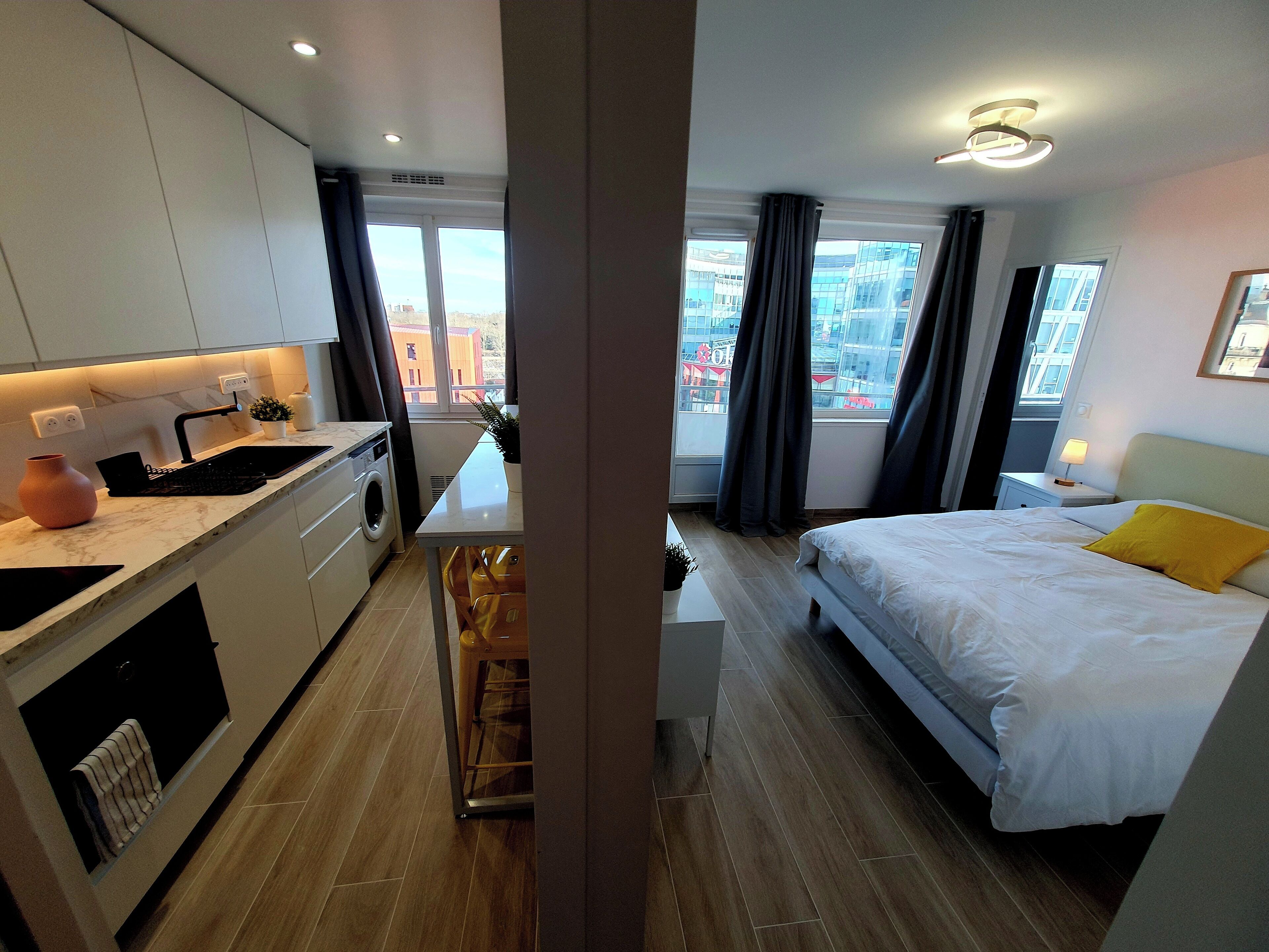 2 bedrooms, internet, bed sheets