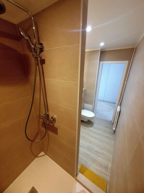 Hair dryer, towels, toilet paper - Love Paris (Le Kremlin-Bicêtre)
