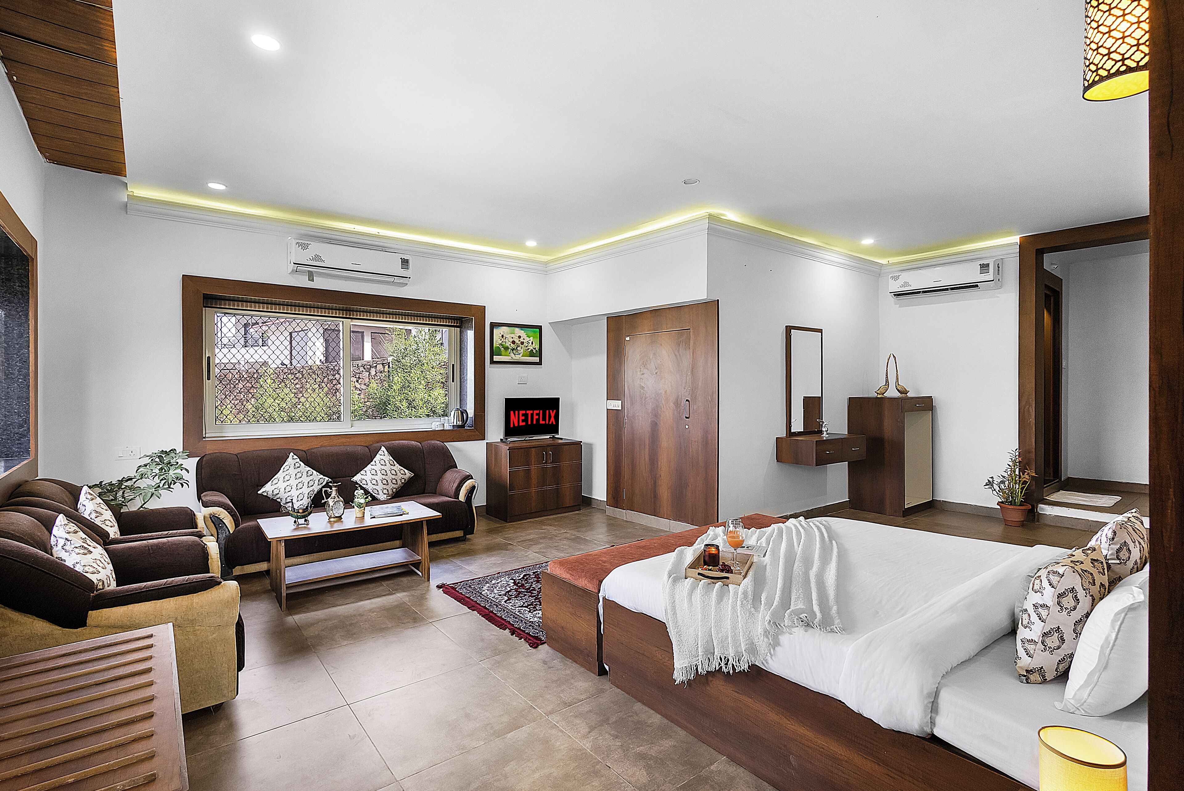 4 bedrooms, WiFi, bed sheets