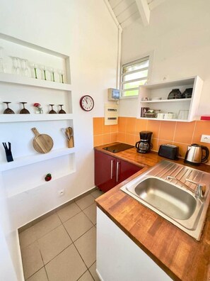 Fridge, microwave, oven, stovetop - Freddo's 2-4 persons with private pool (Capesterre-de-Marie-Galante)