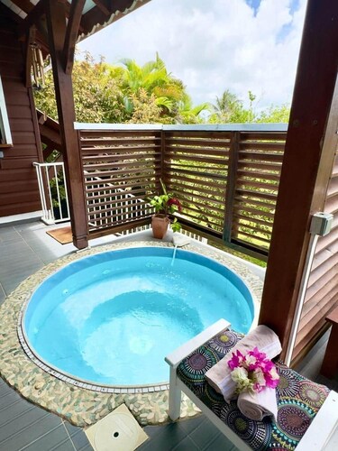Le Nanou's 2-5 persons with jacuzzi