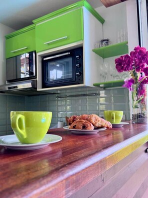 Fridge, microwave, oven, dishwasher - Le Nanou's 2-5 persons with jacuzzi (Capesterre-de-Marie-Galante)