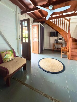 TV - Le Nanou's 2-5 persons with jacuzzi (Capesterre-de-Marie-Galante)