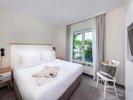 3 habitaciones, muebles diferentes y ropa de cama