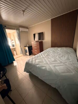 1 bedroom, WiFi, bed sheets - Enjoyable studio with AC in charming San Nicolas (San Nicolas)