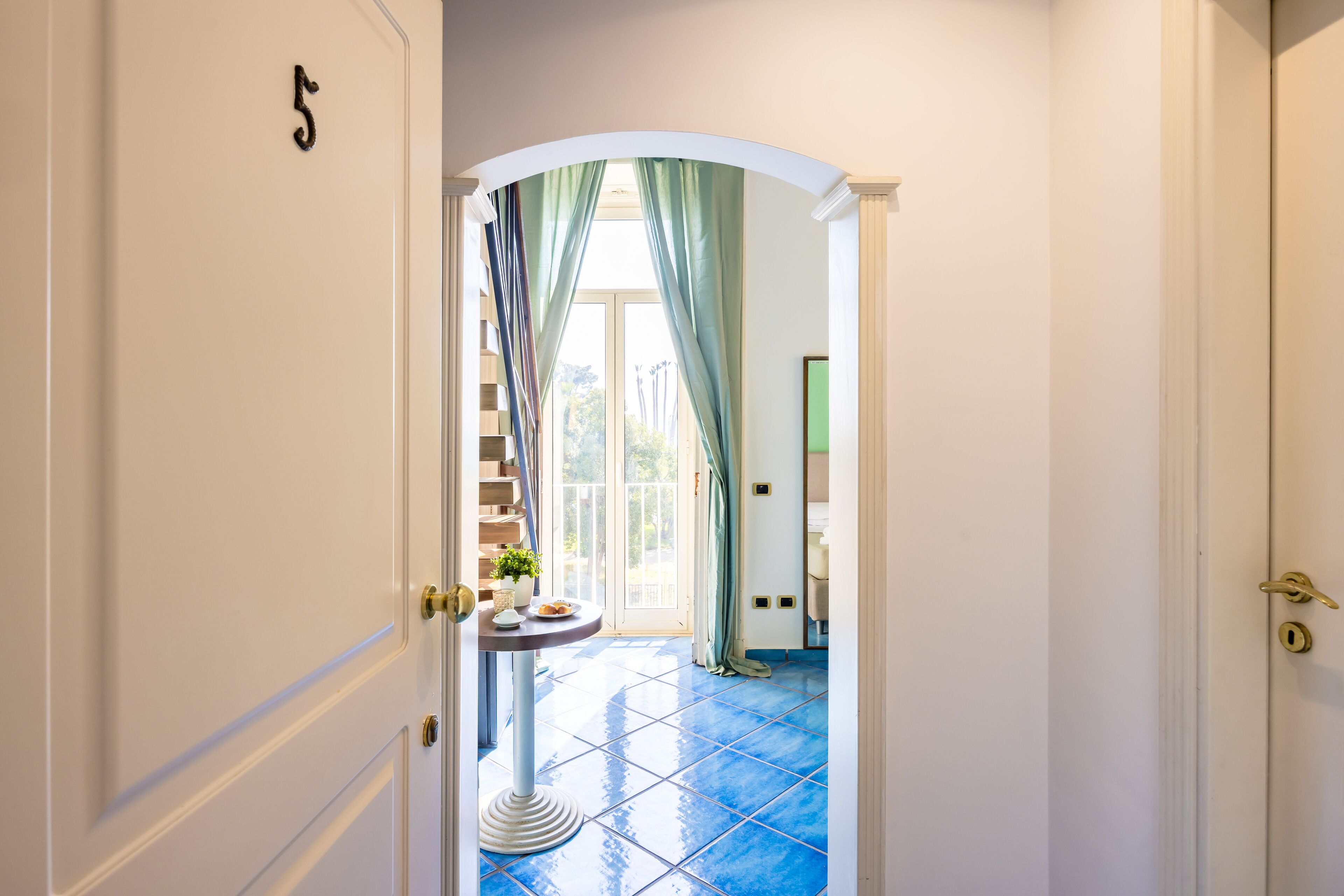 Superior-Doppelzimmer, Balkon, Meerblick | Verdunkelungsvorhänge, Bügeleisen/Bügelbrett, kostenloses WLAN