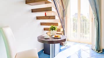 Chambre Double Supérieure, balcon, vue mer | Rideaux occultants, fer et planche à repasser, Wi-Fi gratuit