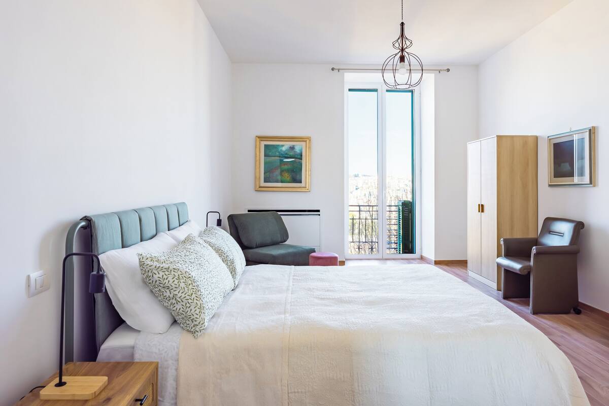 Superior tweepersoonskamer, balkon, uitzicht op zee | Verduisterende gordijnen, een strijkplank/strijkijzer, gratis wifi