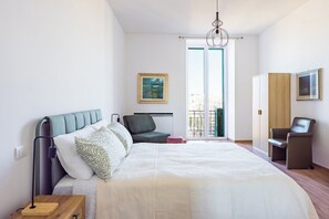 Superior tweepersoonskamer, balkon, uitzicht op zee | Verduisterende gordijnen, een strijkplank/strijkijzer, gratis wifi