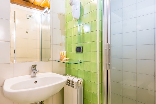 Comfort Double Room | Bathroom