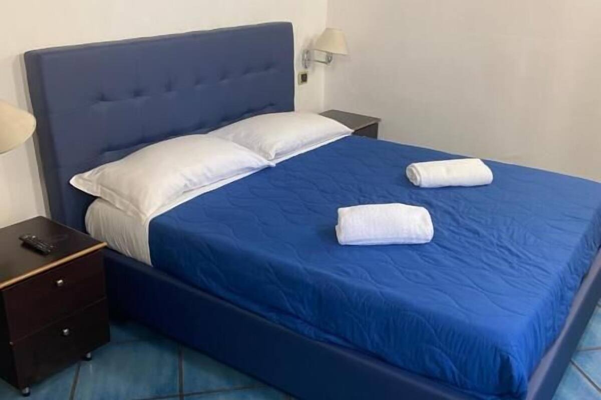 Deluxe Double Room, Sea View | Blackout drapes, iron/ironing board, free WiFi