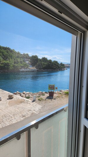 Interior - WHITE ROCK - one bedroom seaview island apartment (Selca)