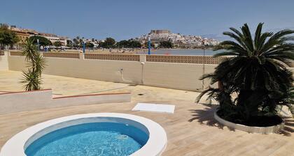 Villa Brisamar (on the beach)