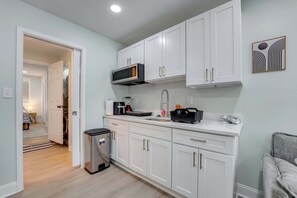 Fridge, microwave, oven, stovetop - Charming 1BD 1BA, Central Loc! (Severn)