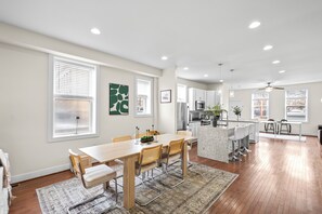 Dining - Spacious DC Retreat 6BR-3.5BA -Perfect for Groups (Washington)