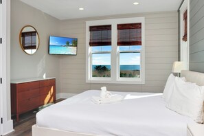 8 bedrooms, iron/ironing board, free WiFi, bed sheets - ☀️ Short Walk to Beach - Private Pool - Fire Pit - Southern Charm ☀️ (Cape San Blas)