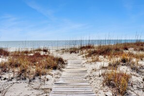 On the beach - ☀️ Short Walk to Beach - Private Pool - Fire Pit - Southern Charm ☀️ (Cape San Blas)
