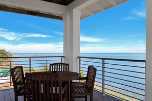 Outdoor dining - ☀️ Pet Friendly - Beautiful Views - Community Pool - West Wind ☀️ (Cape San Blas)