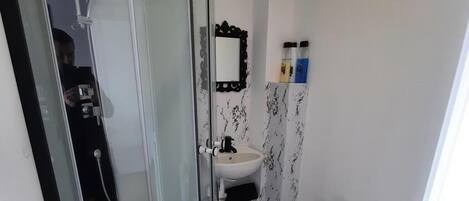 Shower, free toiletries, towels, soap