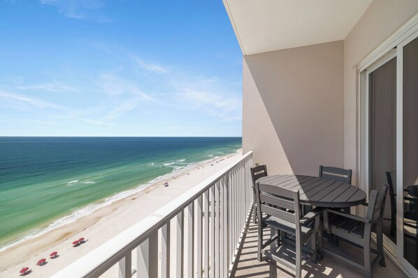 Property grounds - Windemere 1404 by Liquid Life (Pensacola)