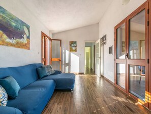 Biệt thự, 4 phòng ngủ, sân hiên, quang cảnh vườn | Phòng khách