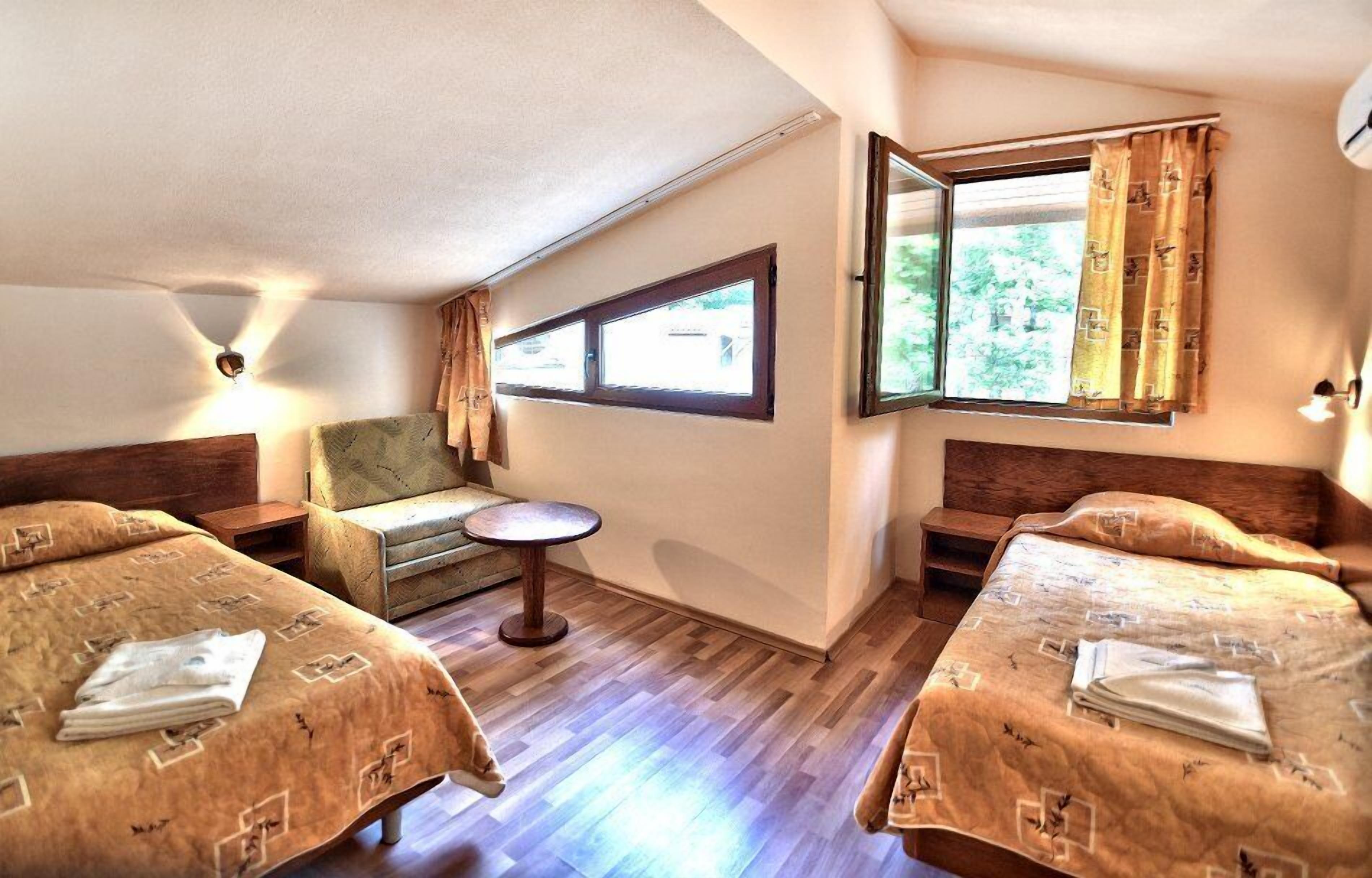 Villa familiar, vista al jardín | Escritorio y wifi gratis 