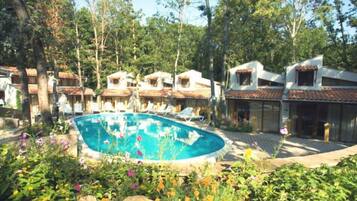 Family Villa, Garden View | Desk, free WiFi