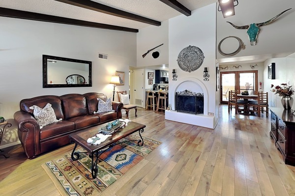 Una Smart TV, una chimenea