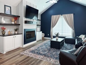 Living area - Newly Built- Waterfront Retreat in Toledo Bend, Boat Friendly (Many)