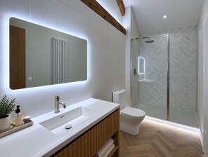 Bathroom - The Bridge - Penthouse Apartment (York)