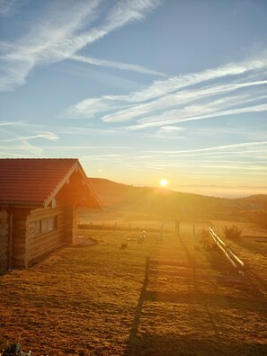 View from property - Fuste in Ardèche Verte! Ideal for a quiet stay with family or friends (Savas)