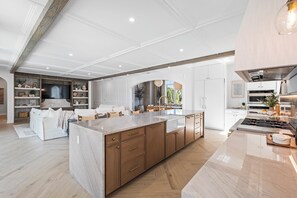 Fridge, microwave, oven, stovetop - 81A - High End Luxury Retreat w/ 12' TV! (Anna Maria)