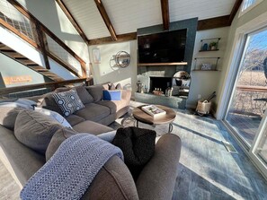 TV - Lauderdale Lookout | Fire Pit, Deck, Sleeps 10 (Elkhorn)