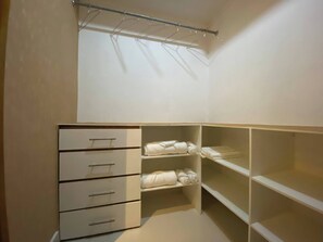 Room, 1 Bedroom, Smoking, Private Pool | Interior